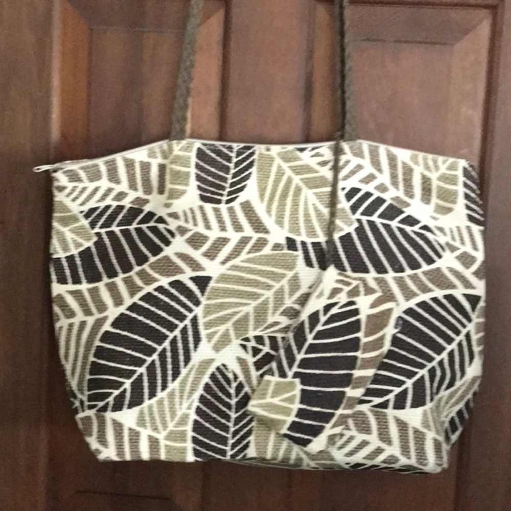 Lined beach bag with matching wristlet